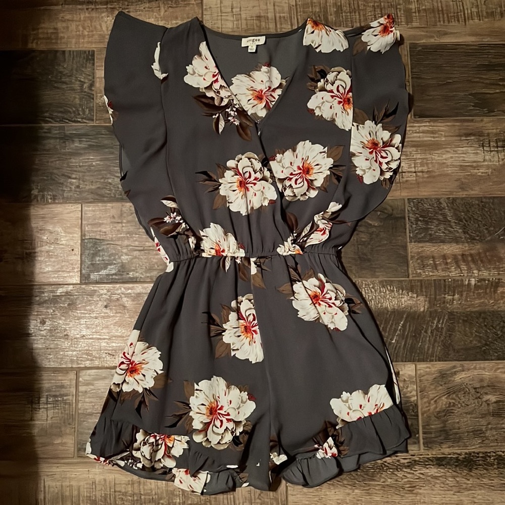 Umgee USA romper floral- grey with white flowers